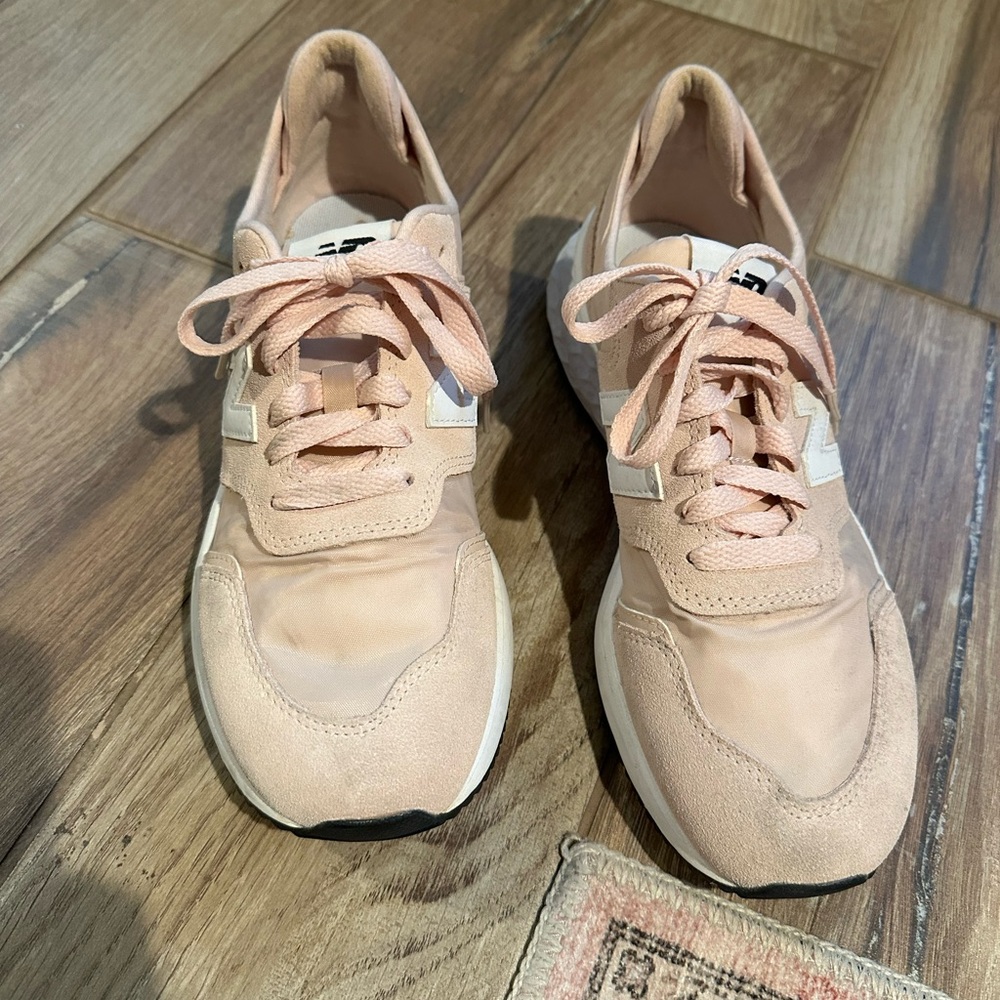 New Balance Women's Light Pink Sneakers